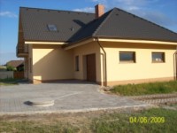 Dlažba, oplocení, terénní úpravy okolo rodinného domu