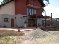 Dokončovací práce u rodinného domu – dlažba, bazén, terénní úpravy